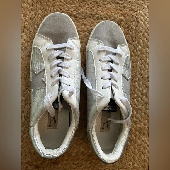Vintage Havana White and Silver Sneakers with Classic Design light grey 11 - Picture 2 of 16